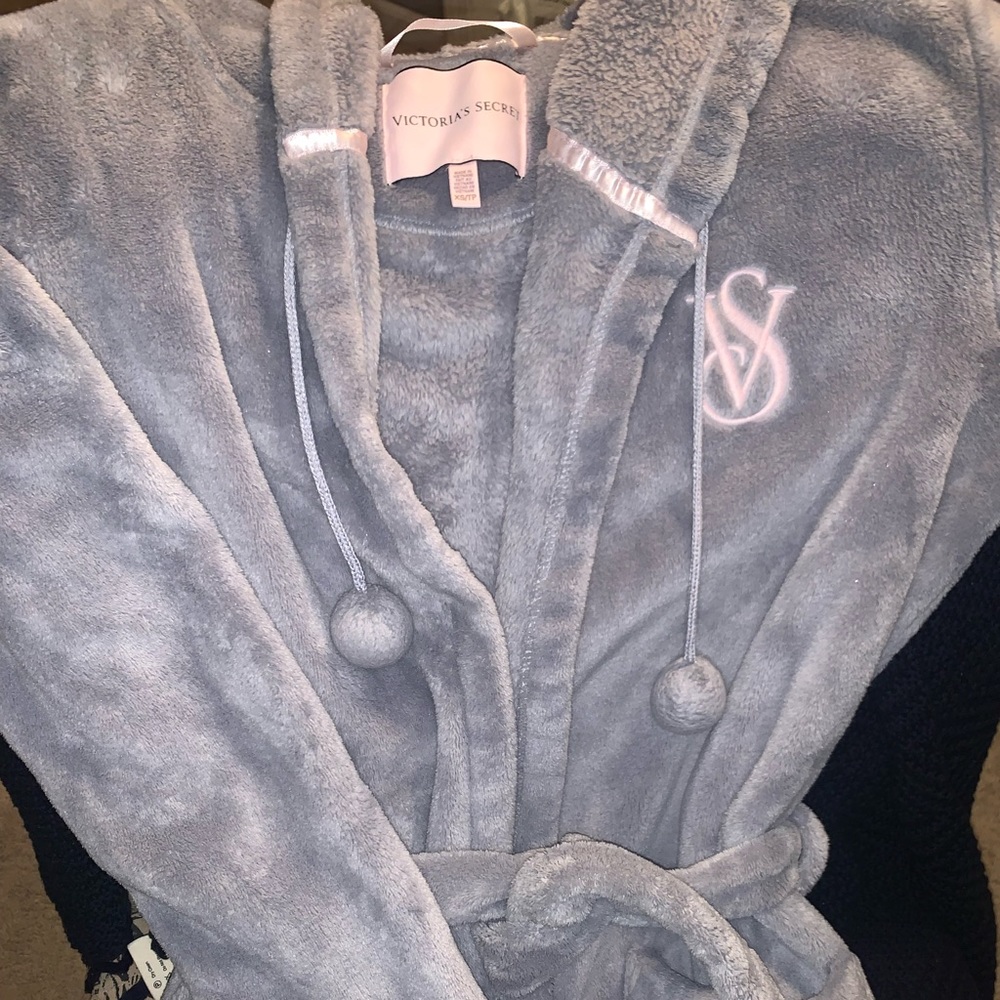 Victoria Secret Robe - Picture 2 of 2